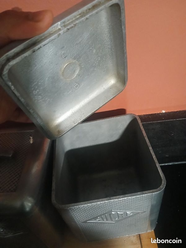 Ensemble de deux boîtes de conservation vintage en aluminium brossé (image 5)