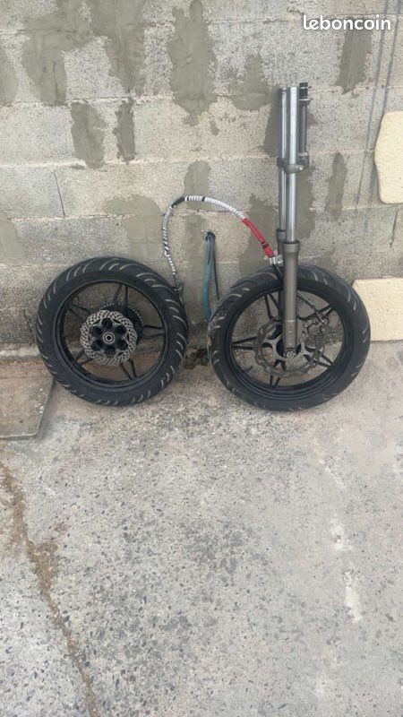 Fourche et jantes Beta (image 1)