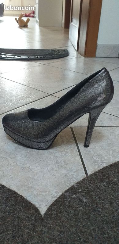 Vend la moitié de ma garde-robe à prix mini et une affaire de 50 escarpins a bas prix cause déménage (image 8)