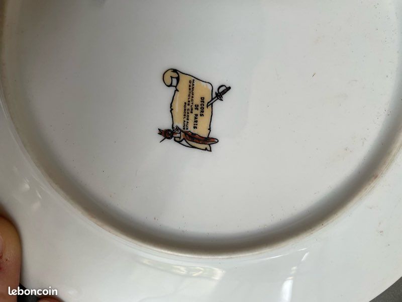 Assiette en porcelaine et décor de Paris avec contour en étain (image 3)