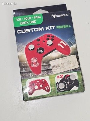 Kit Custom Subsonic Xbox One Silicone Skin + Joystick Caps Thème Football (image 1)