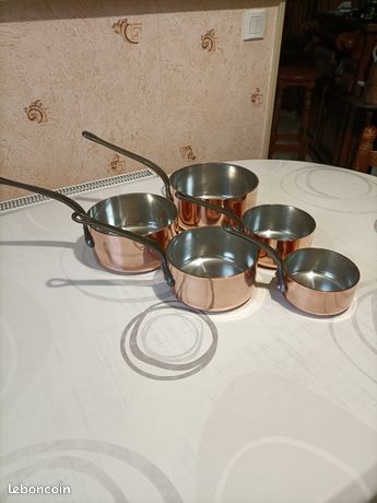 Lot de 6 casseroles en cuivre - Arts de la table Lot de 6 casseroles en cuivre - Arts de la table