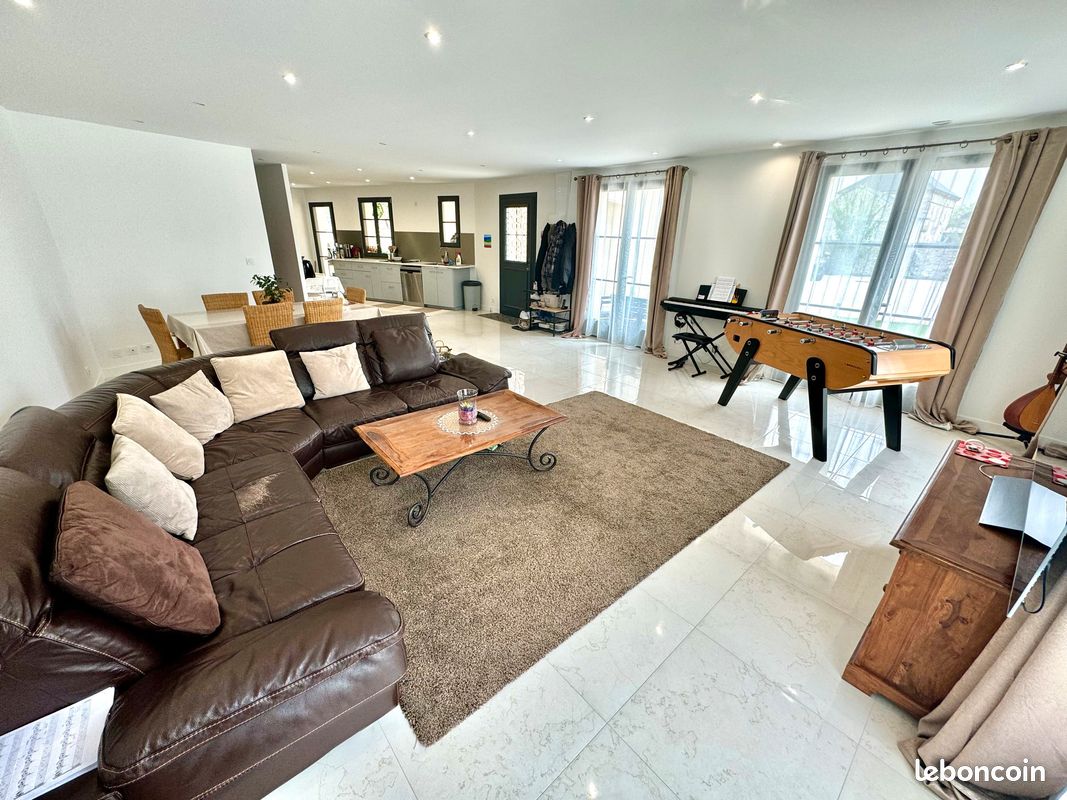 Maison 5 pièces 170 M² à Ennery de 2022 (image 2)