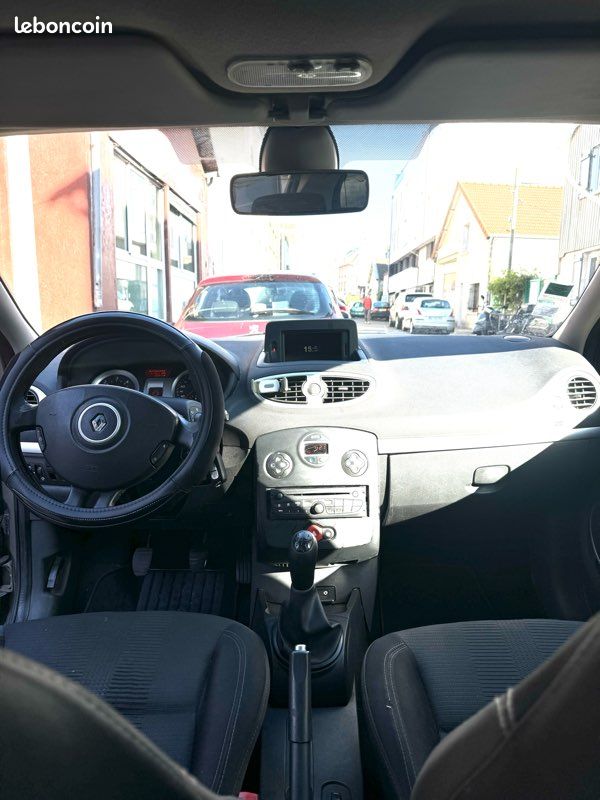 CLIO 3 TOMTOM / CLIM AUTO... Ect Voitures