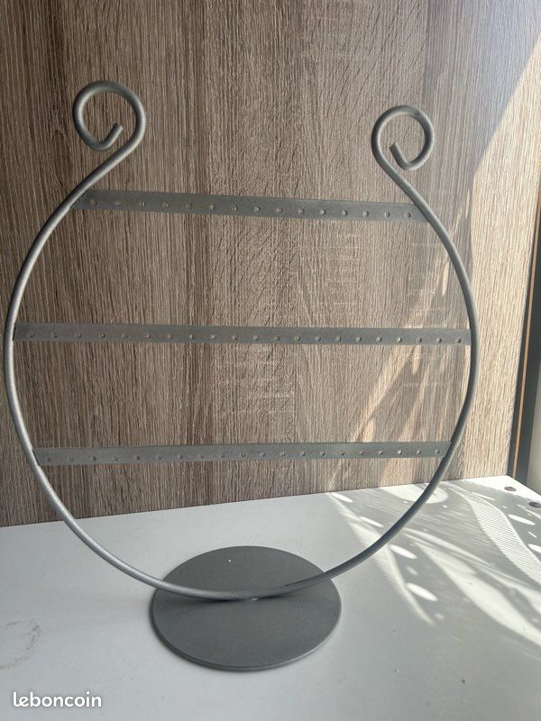 Portes boucles d’oreilles (image 1)