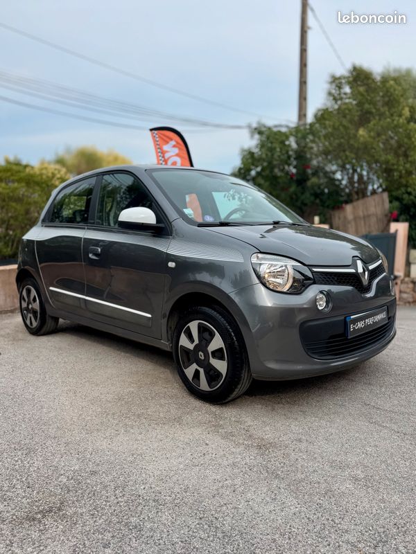 Renault Twingo III 1.0 SCe 70ch Limited 5p (CLIMATISATION / BLUETOOTH / RADARS AR / JANTES ALU / RÉGULATEUR DE VITESSE) (image 2)