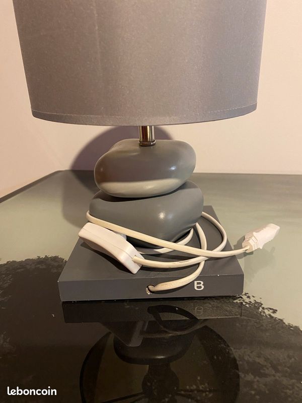 Lampe de chevet grise avec ampoule (image 4)
