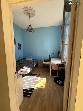 Chambre dans une maison