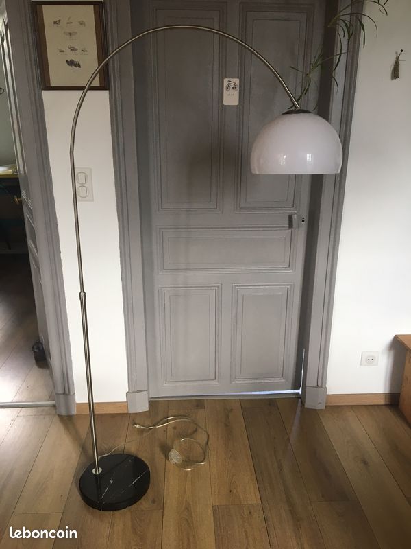 Lampe de salon design (image 1)