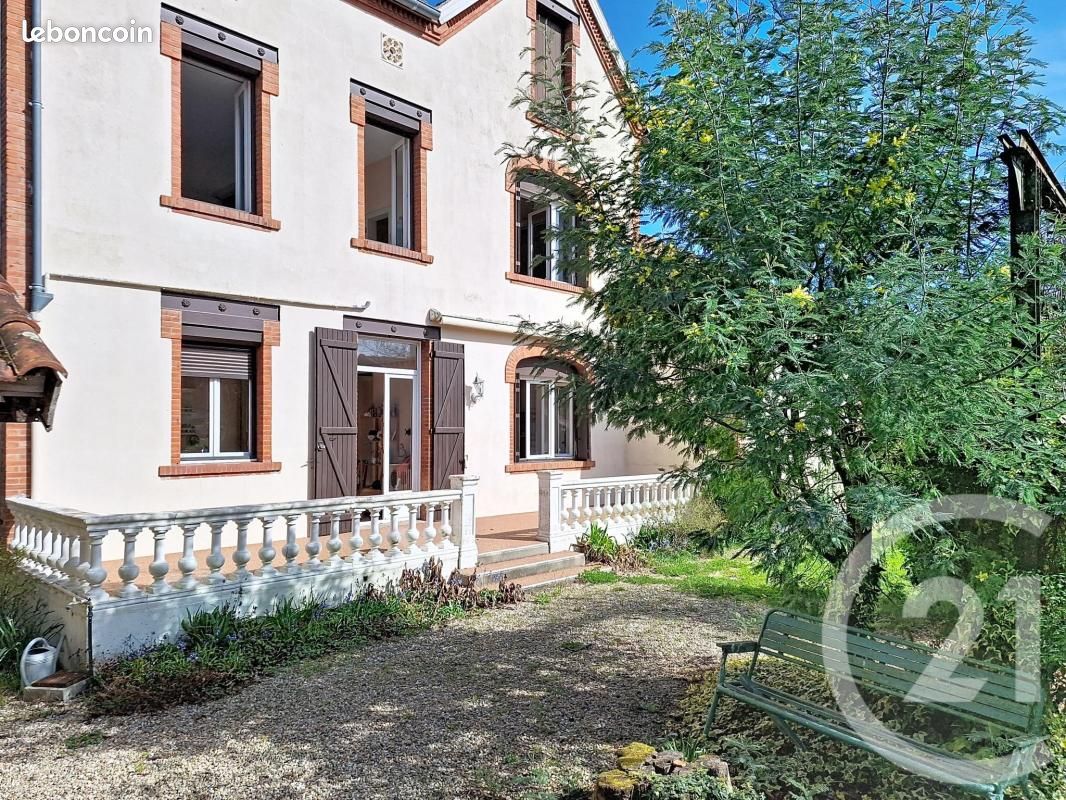 Maison 10 pièces 236 m² · à Lavaur · 236 m² · 265 000 €