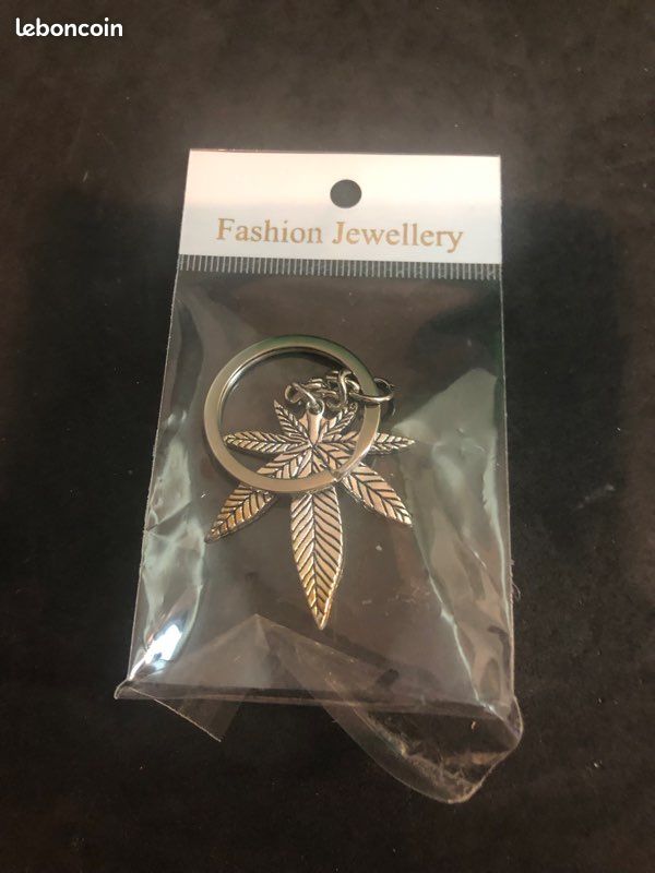 Porte clé feuille de Cannabis neuf métal (image 2)