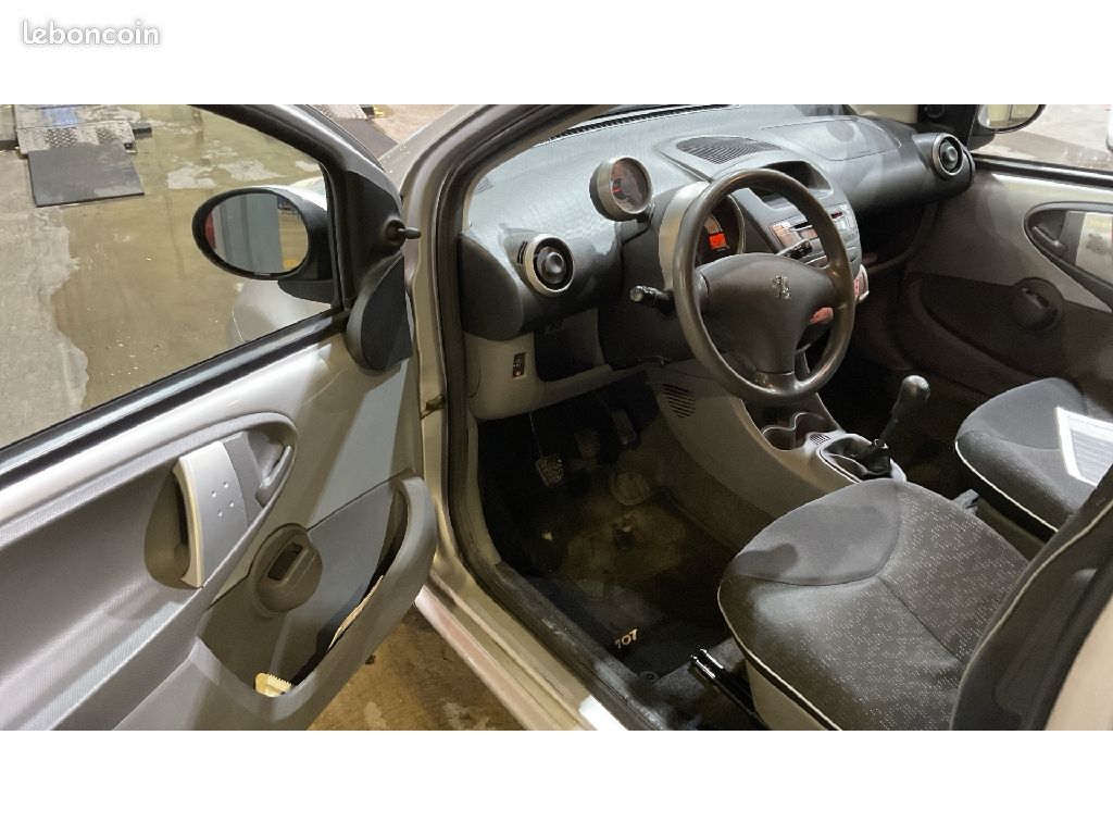 Peugeot 107 1.0e 12V 68ch BLUE LION Trendy (image 5)