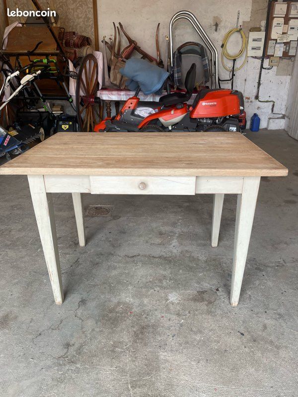 Table en chêne patinée (image 1)
