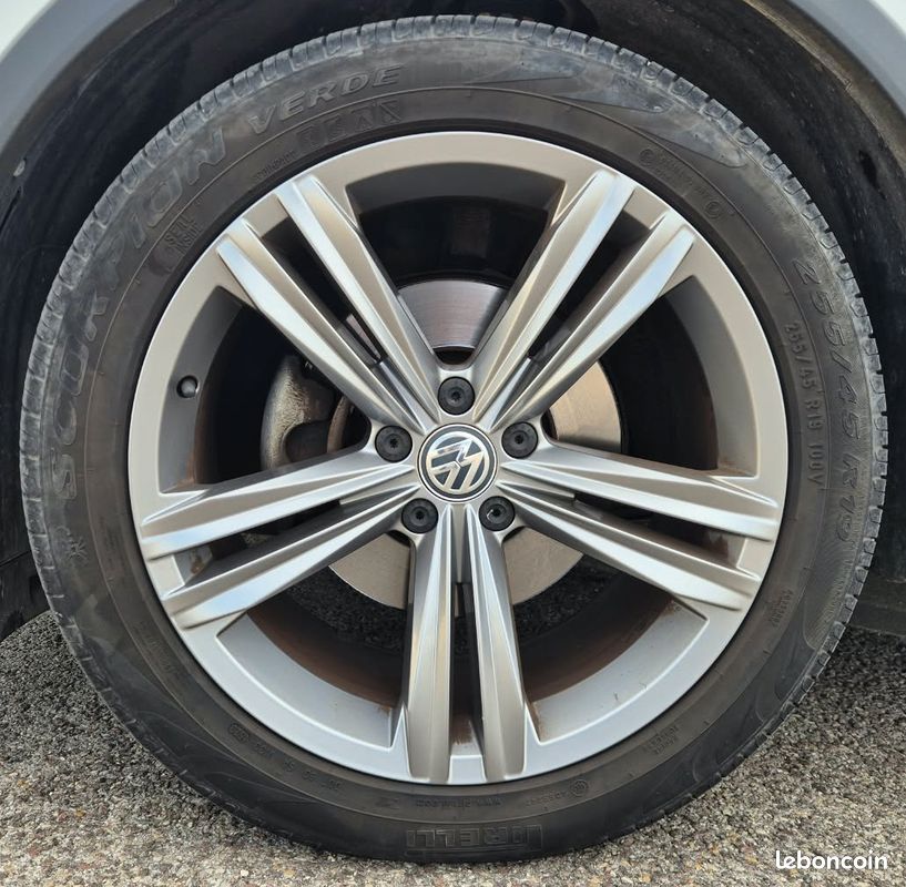 VOLKSWAGEN TIGUAN 2.0 TDI 150 CARAT - R-Line int/ext - Attelage électrique (image 13)