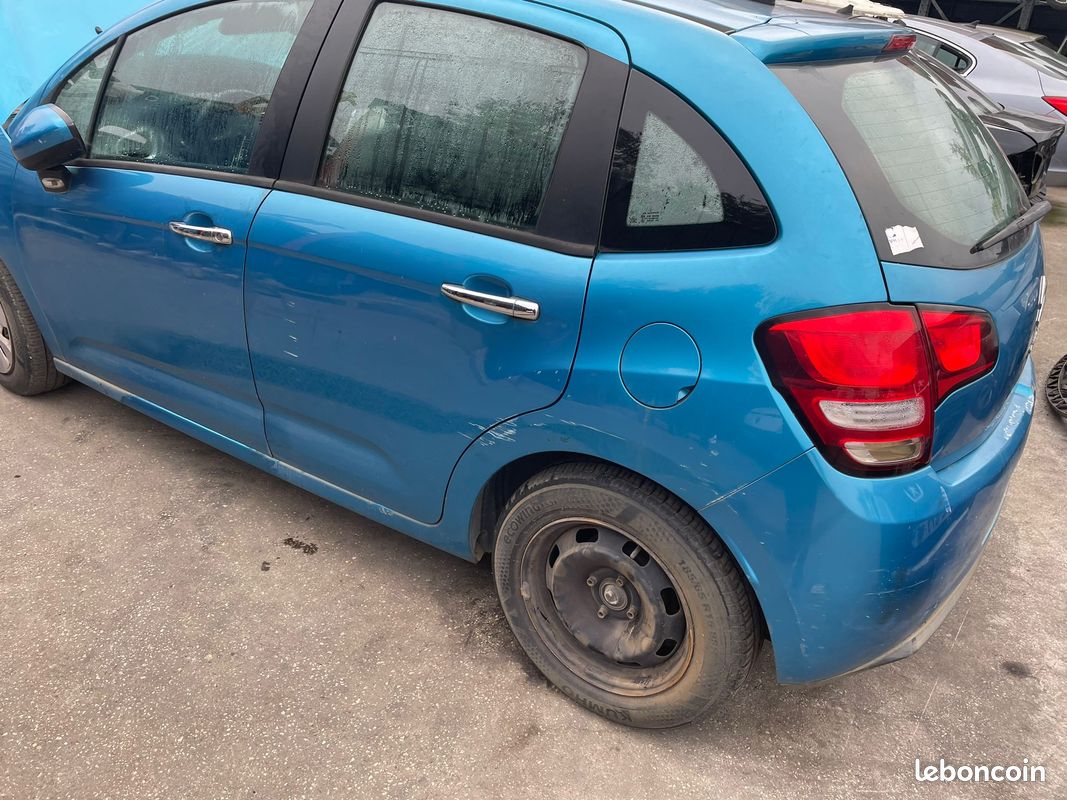 CITROËN C3 II 1.4 HDi 70 68 ch Diesel - Équipement auto