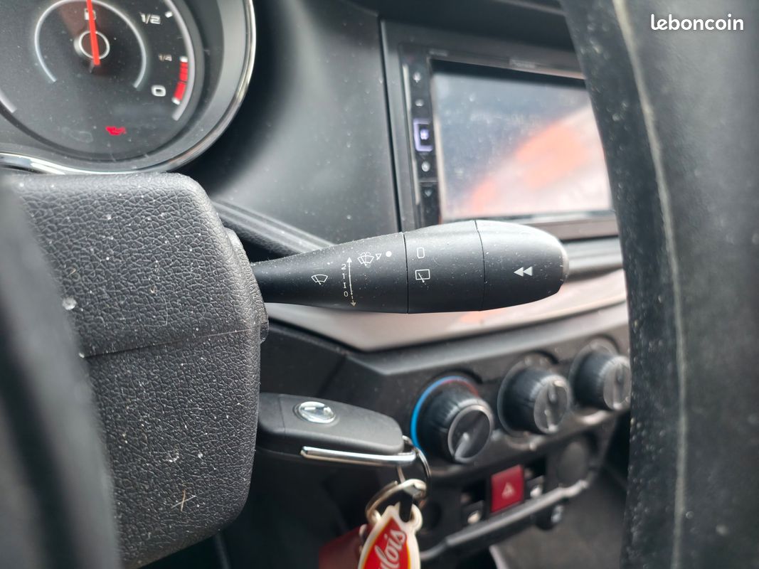 AIXAM CROSSOVER PREMIUM / CaMERA DE RECUL (image 17)