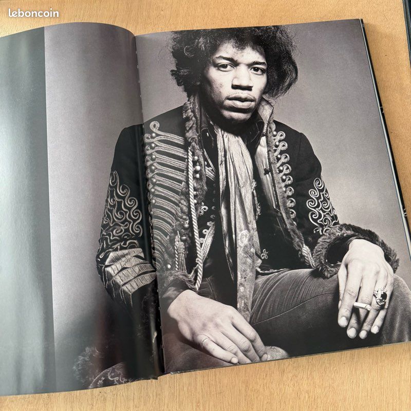 Livre JIMI HENDRIX (image 2)