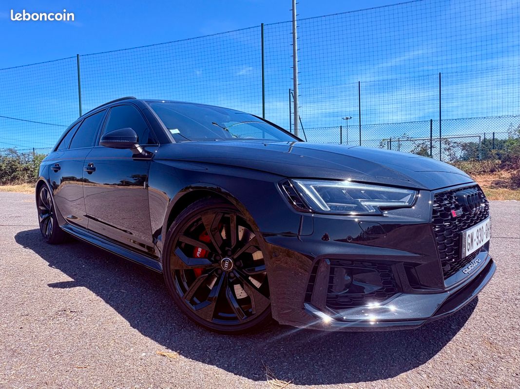Audi RS4 FULL BLACK (image 1)
