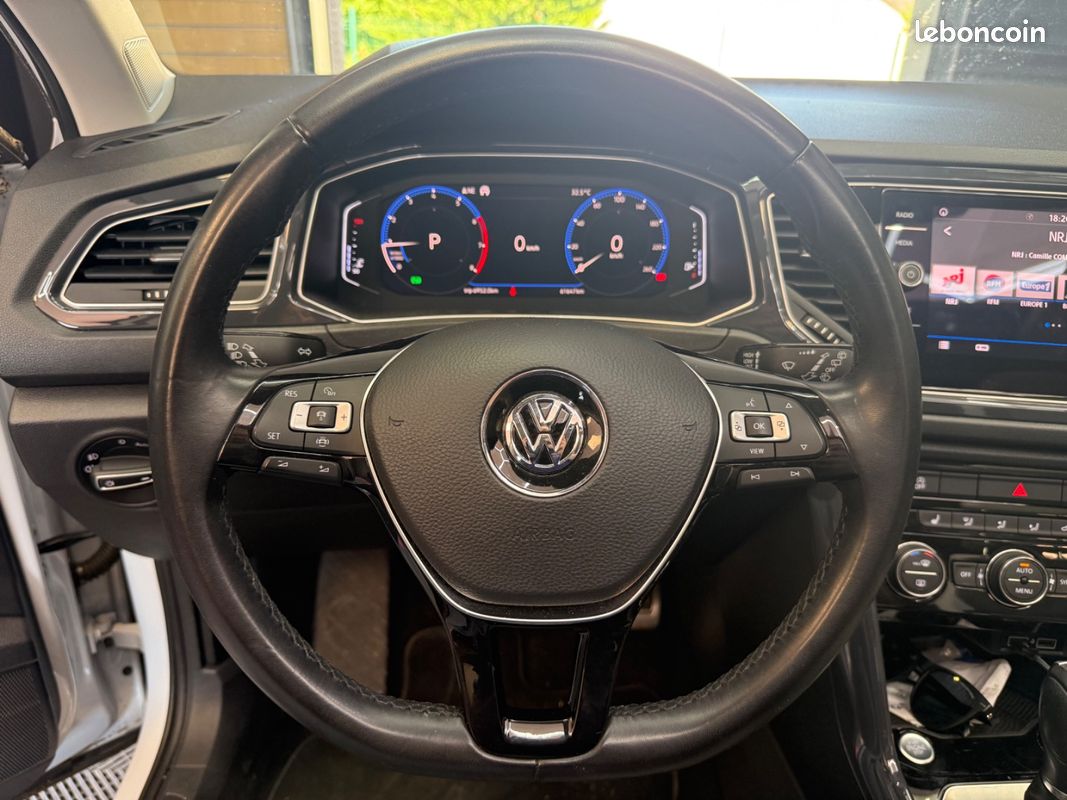 VOLKSWAGEN T-ROC 1.5 TSI 150 EVO Start/Stop DSG7 Carat Exclusive / Entretien Exclusif Volkswagen / Toit Ouvrant (image 26)
