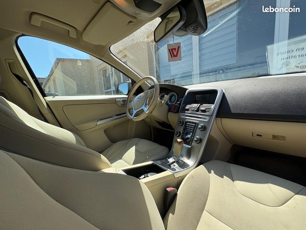 VOLVO XC60 D3 AWD 163cv R-Design Geartronic A (image 6)