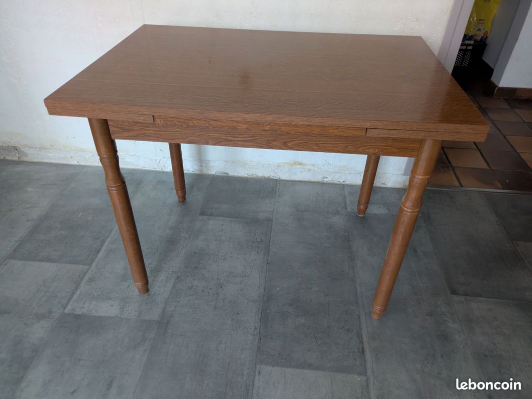 Table de cuisine avec 4 chaises (image 2)