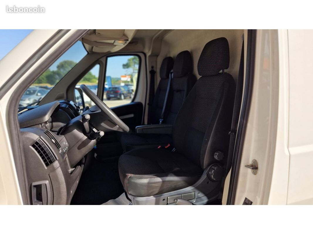 PEUGEOT BOXER Premium 333 L3H2 2.2 BlueHDi S&S - 140 (image 40)