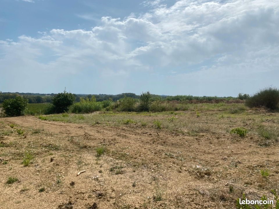 Terrain 640 m² Servian · 144 500 €