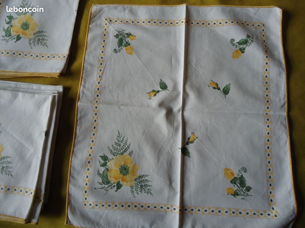 Lot de 10 serviettes de table fleurs jaunes (image 1)