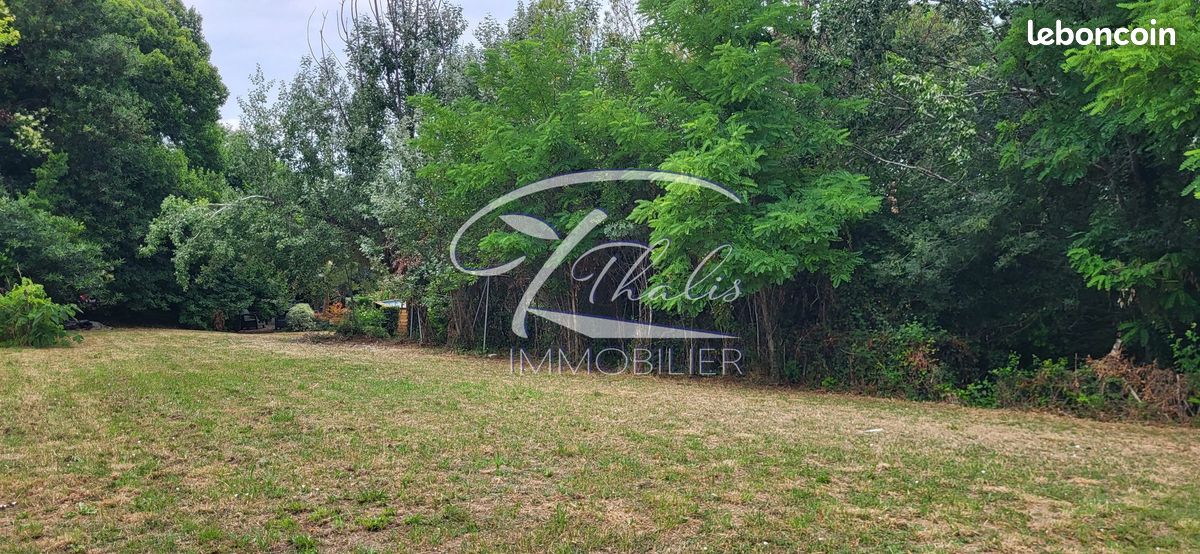 Terrain 1236 m² · à Saint-Romain-la-Virvée · 1 236 m² · 76 000 €