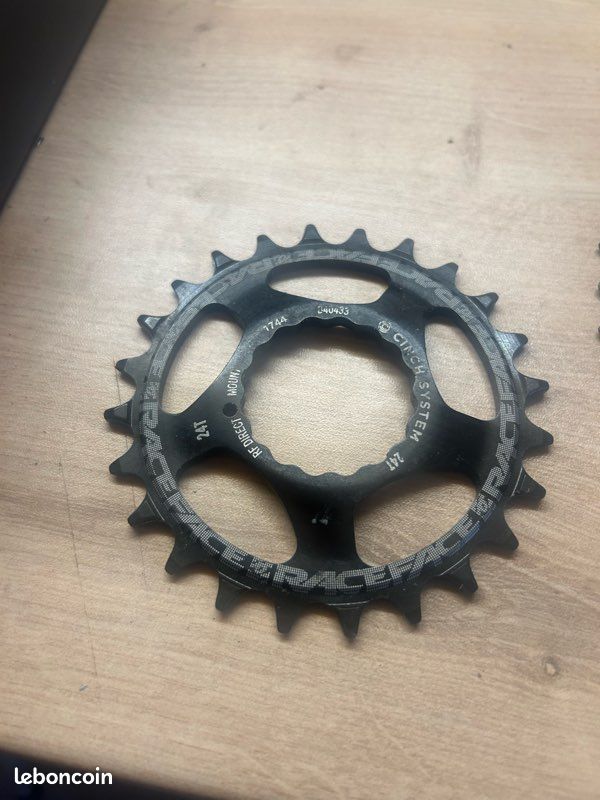 Plateau Race Face 24 Dents 74mm BCD - Noir - Pour Shimano XT Sugino