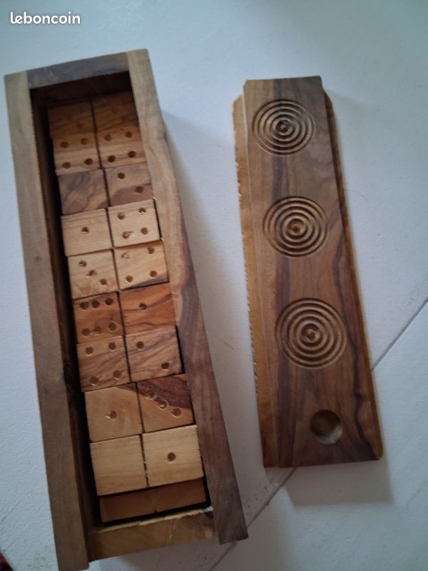 Jeu de dominos artisanal en bois (image 1)