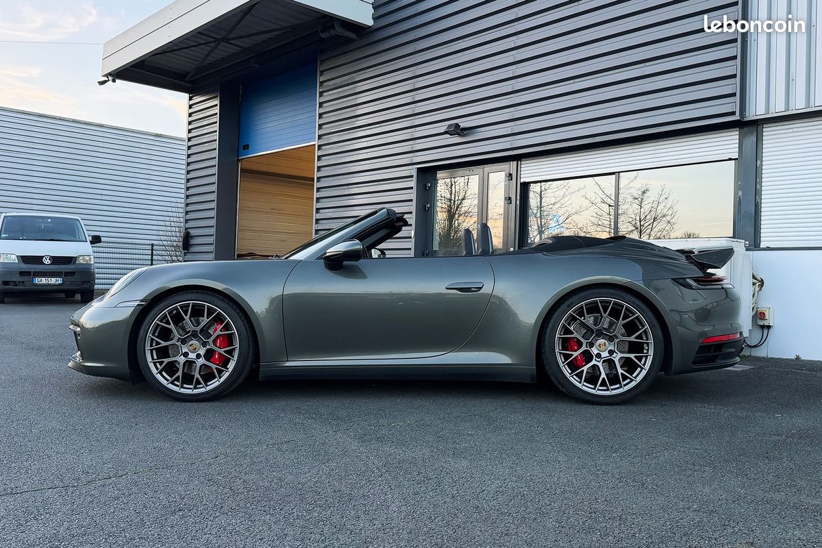 porsche-911-992-cabriolet-450-carrera-4s-vert-aventurine