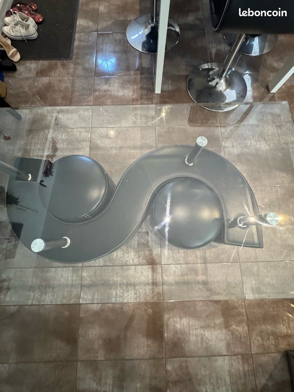 Table basse avec poufs (image 5)