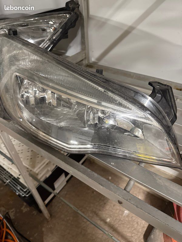 Phare Opel astra 2011 avd (image 1)