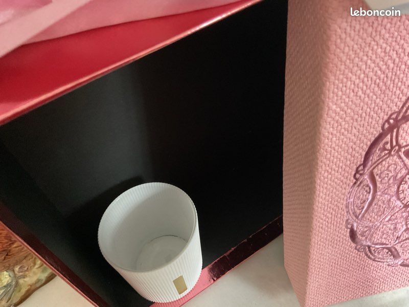 Boîte rose avec un pot (image 3)