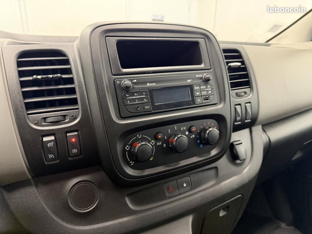 Renault Trafic 4p Combi Zen L1 Energy dCi 125 9 places / À PARTIR DE 302,05 (image 24)