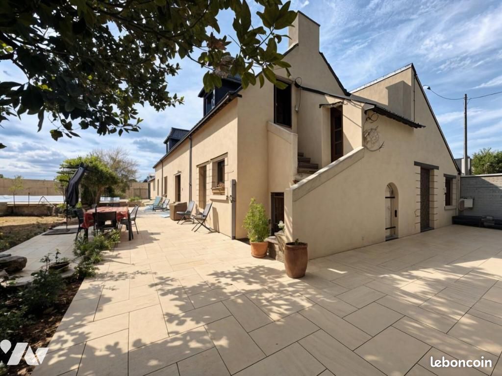 Maison 5 pièces 210 m² · à Brissac Loire Aubance · 210 m² · 555 000 €