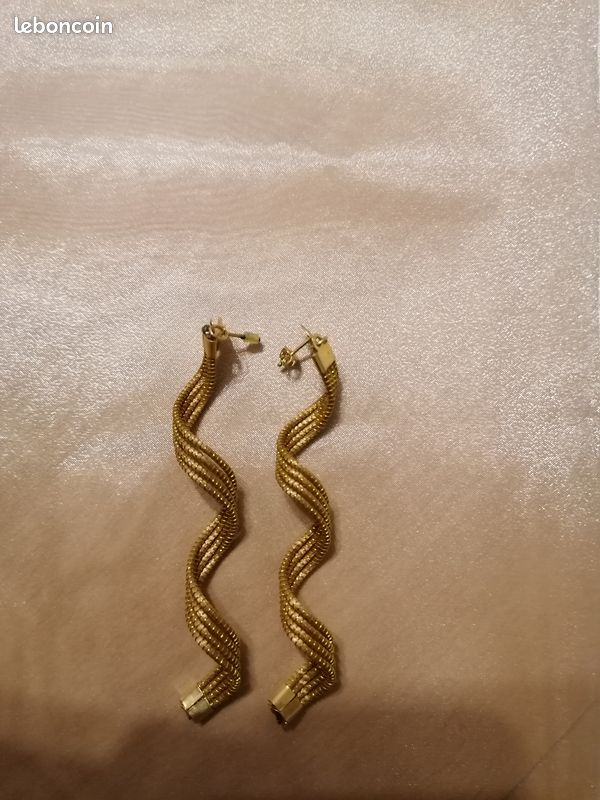 Boucles d'oreilles dorées, en or végétal (image 2)