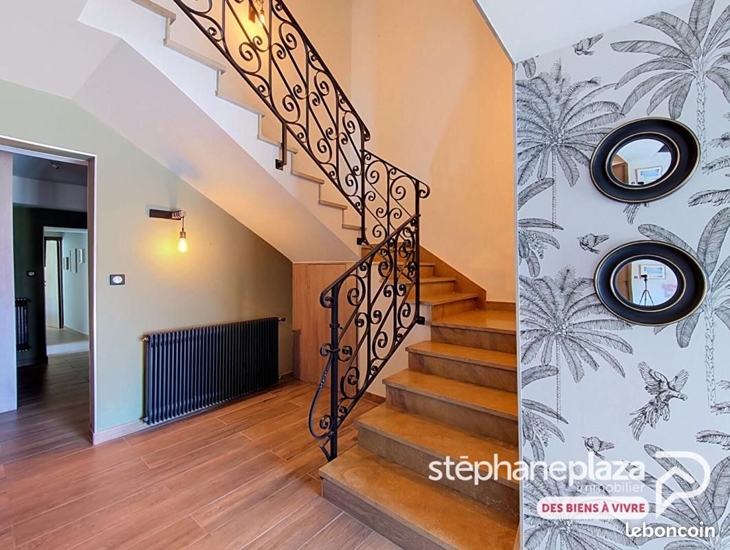 Maison 8 pièces 172 m² · à Romanèche-Thorins · 172 m² · 517 000 €