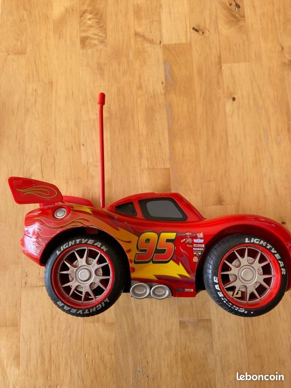 Grande voiture télécommandée Cars (image 3)