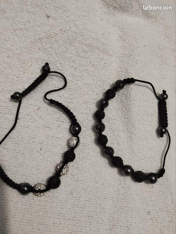 Bracelet noir à perles (image 1)