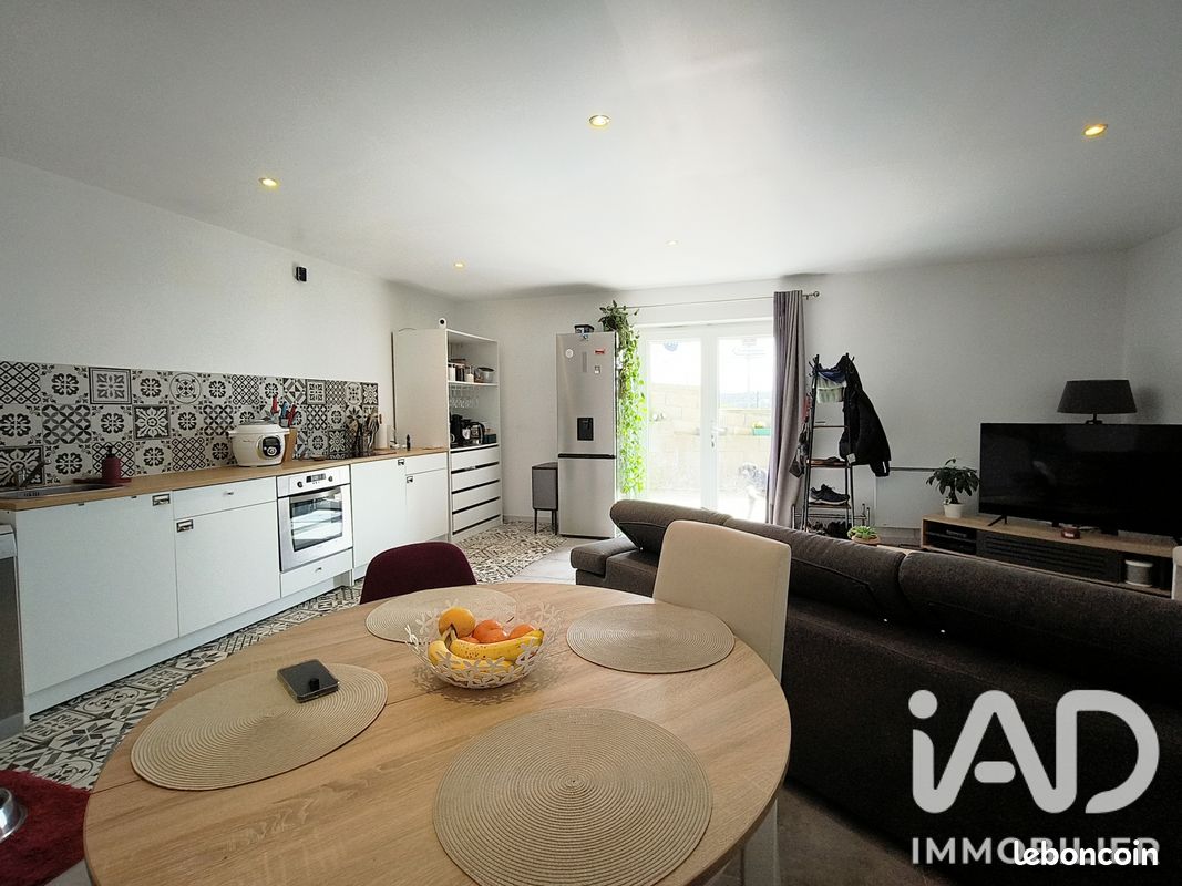 Appartement 3 pièces 74 m² · à Saint-Laurent-de-Chamousset · 74 m² · 800 €