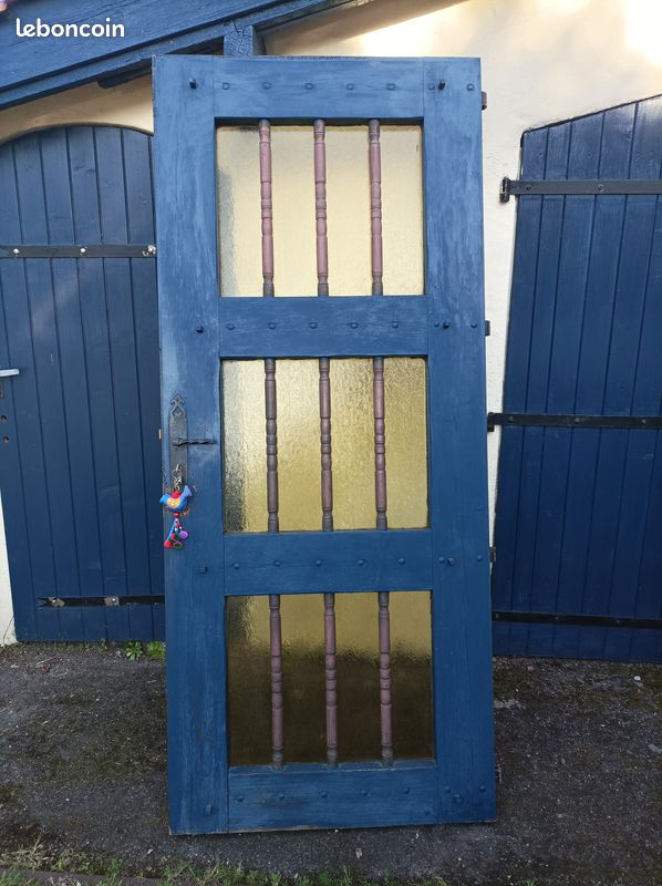 Porte d'entrée en très bon état (image 1)