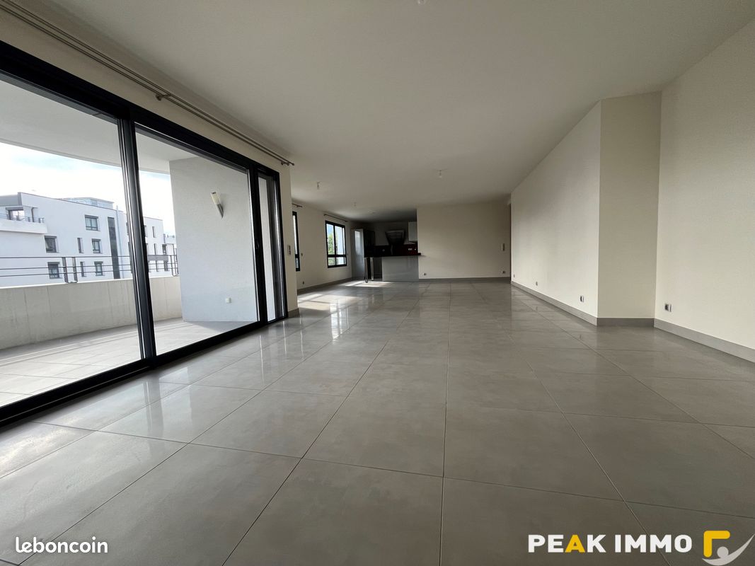 Appartement 5 pièces 167 m² · à Saint-Genis-Pouilly · 167 m² · 2 809 €