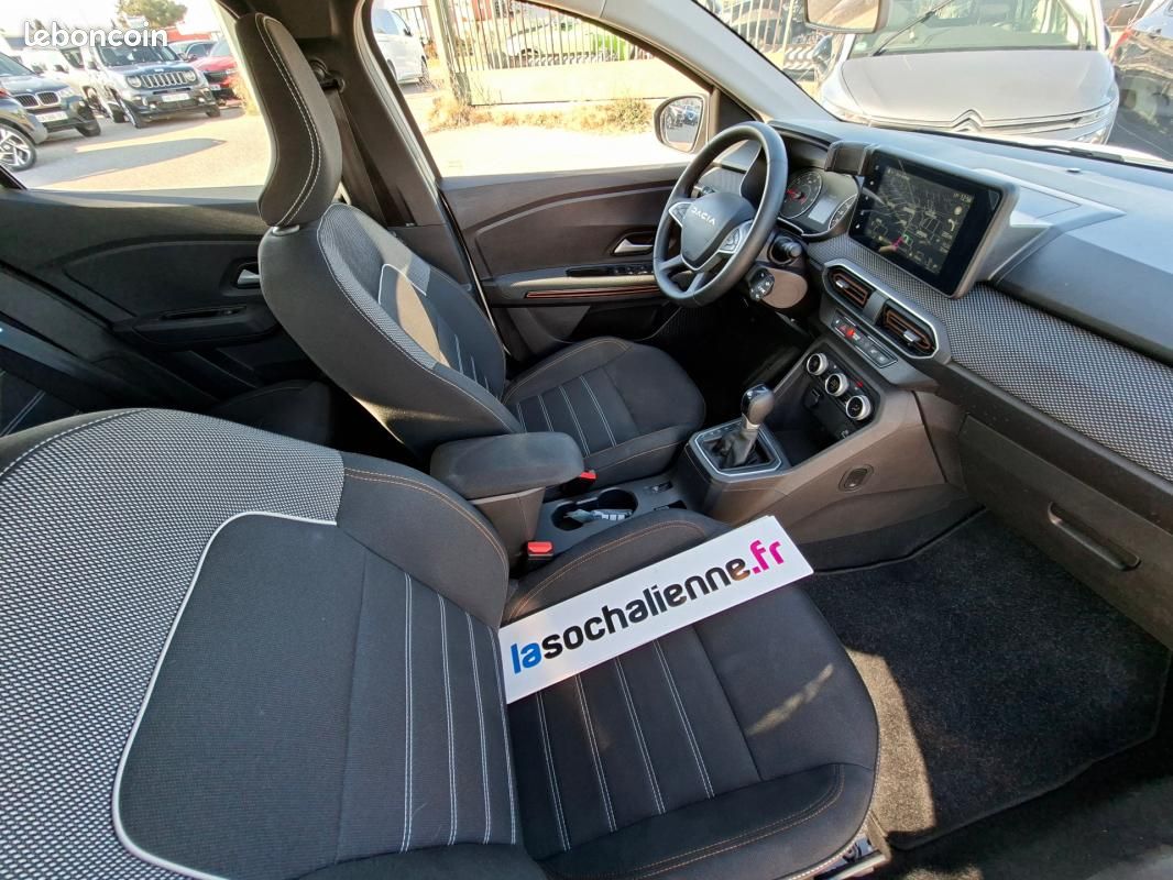Dacia Sandero TCe 90 CVT Stepway Expression + toit ouvrant + radar av et caméra recul + clim auto... (image 5)