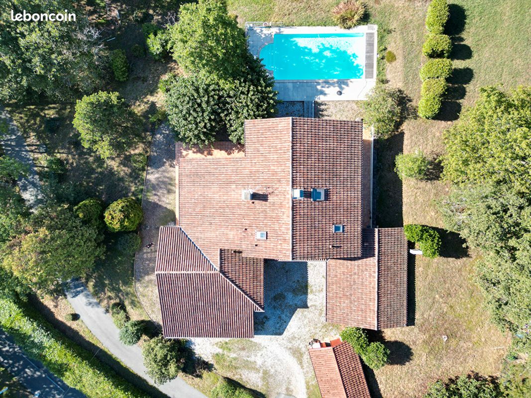 Propriété 9 pièces 251 m² (image 10)