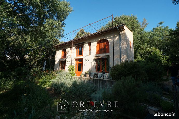 Propriété 3 pièces 110 m²