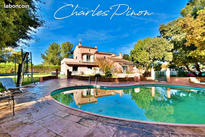 Maison 8 pièces 236 m²