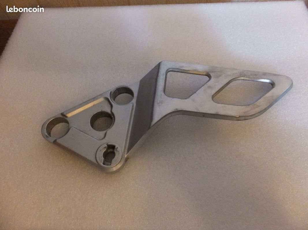 Suzuki GSXF support repose pied gauche (image 1)
