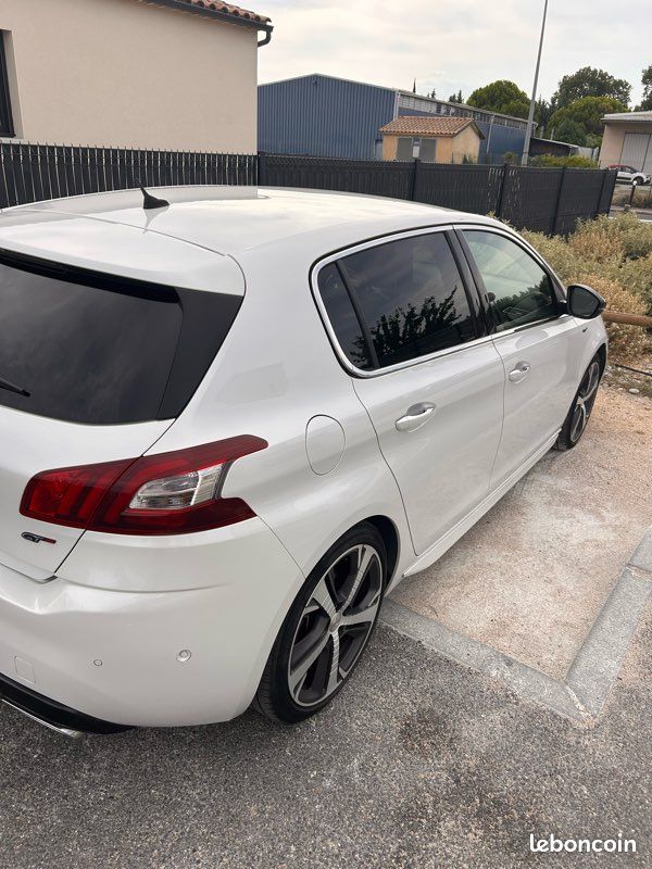 Peugeot 308 GT 2.0 BlueHDi 180 EAT6 (image 2)